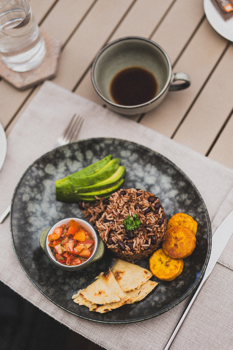 Casado plate of rice, beans and sweet plantains